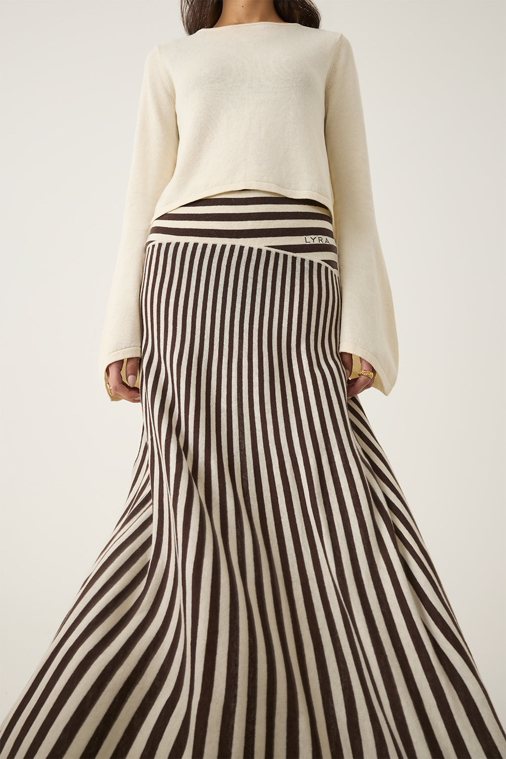 #color_brown stripe