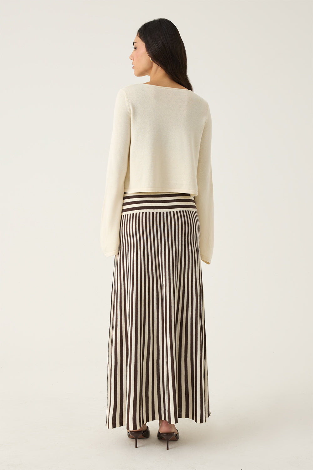 #color_brown stripe